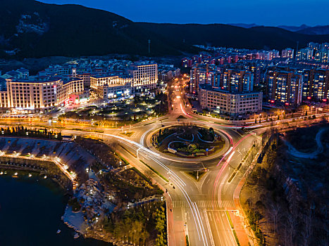 航拍济南历阳大街夜景