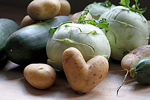特写,心形,土豆,蔬菜,桌上