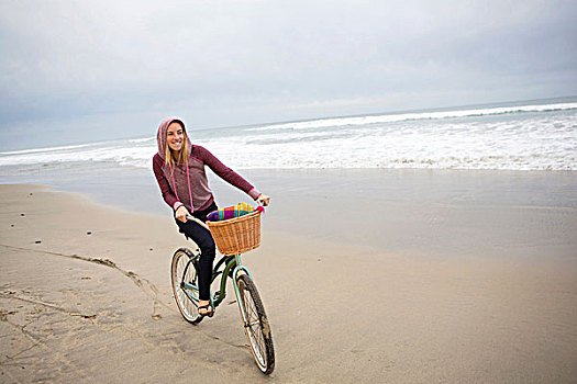 女人,骑自行车,海滩