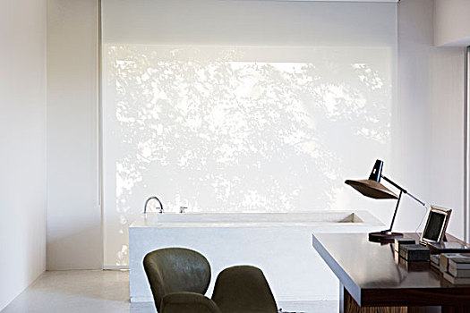 书桌,浴缸,现代住宅