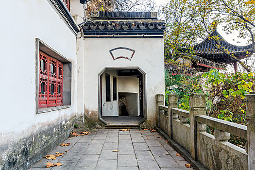 白墙灰瓦中式建筑,南京长江观音景区