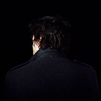 头像,背影,男人,暗色,头发,黑色,外套,工作室,法国,2007年