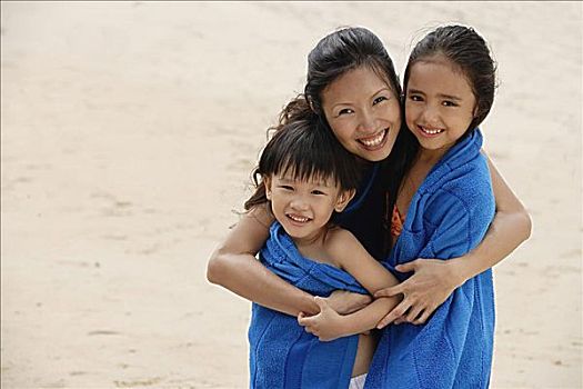 母亲,儿子,女儿,海滩,儿童,蓝色,毛巾,搂抱,孩子