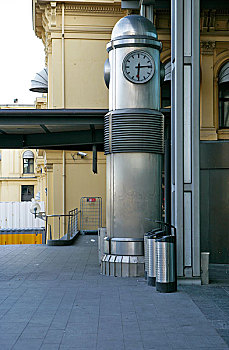 火车总站,座钟