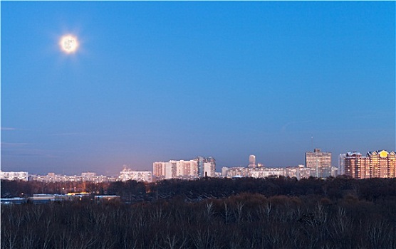 满月,城市