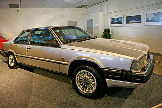 沃尔沃公司陈列室,1985年产的780型轿车
