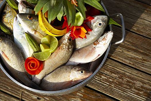 锅,满,新鲜,红鲷鱼,蔬菜,水果