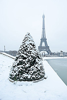 冬天的法国巴黎艾菲尔铁塔