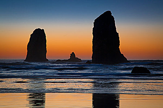 日落,上方,海蚀柱,靠近,黑斯塔科岩,佳能海滩,俄勒冈,美国