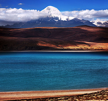西藏阿里神山圣湖