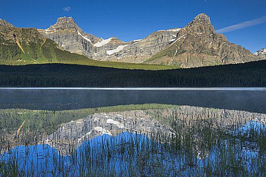 反射,山峦,湖,班芙国家公园,艾伯塔省,加拿大