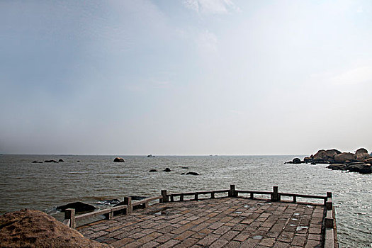 广东省珠海市情侣中路海滨,珠海渔女,景区廊桥