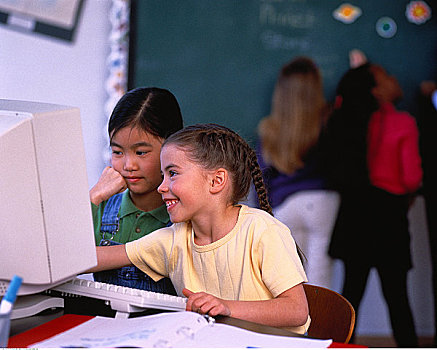 女孩,用电脑,教室