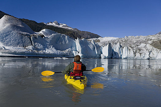 皮划艇手,短桨,冰,水,湖,秋天,早晨,棉田豪冰河,山,婴儿车,白色,背景,东南阿拉斯加
