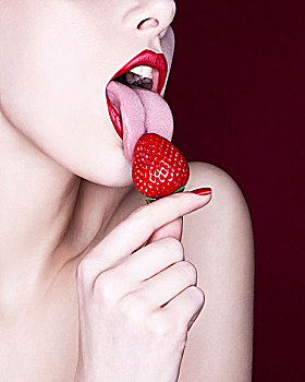 女人,舔,草莓