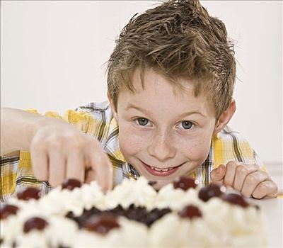 男孩,吃,块,黑森林蛋糕