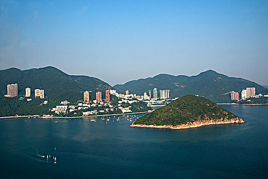 香港海洋公园远眺浅水湾海湾中的游艇