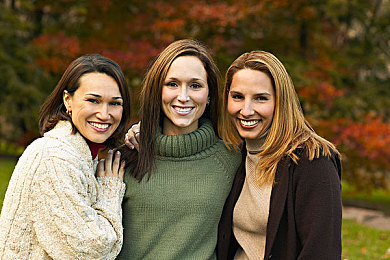 三个女人图片