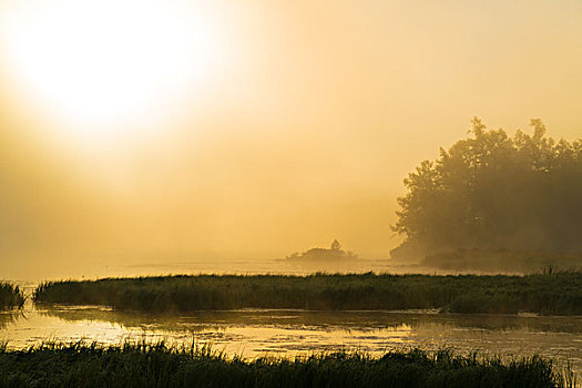 阿尔山鹿鸣湖