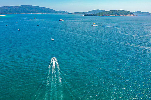 航拍海南三亚亚龙湾国家旅游度假区湛蓝海景