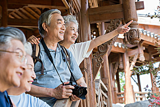 老年夫妻旅游