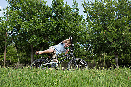 男孩,落下,自行车,草场