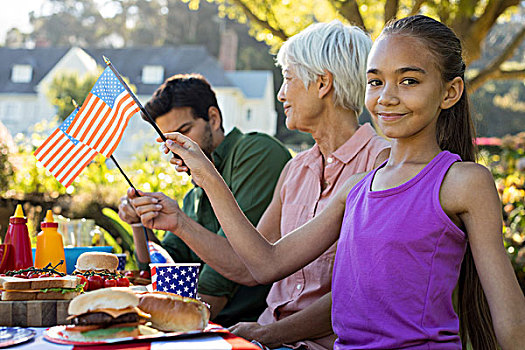 女孩,拿着,美国国旗,靠近,野餐桌,头像