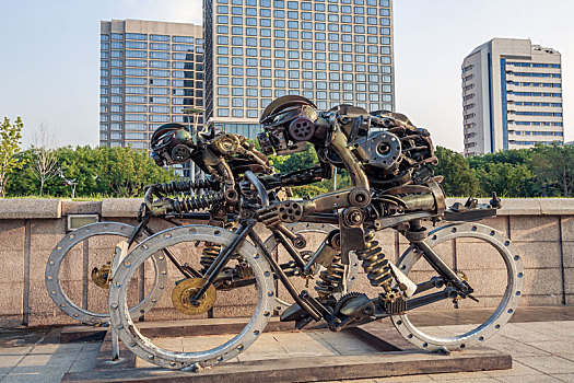 济南泉城广场单车环保出行创意钢雕
