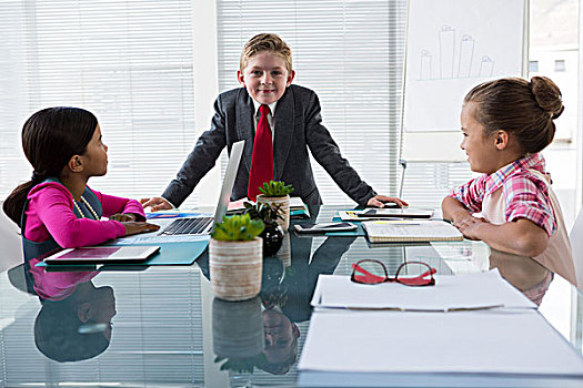 儿童,公司主管,互动,会议室
