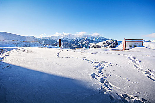 雪地雪山