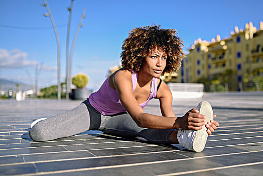 年轻,黑人女性,伸展,跑,室外,女孩,练习,城市,背景,非洲式发型