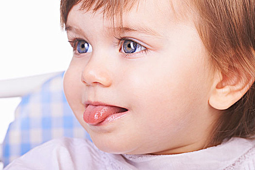 女婴,伸出,舌头