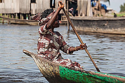 非洲,贝宁,女人,传统服饰,划船,独木舟,乡村,湖