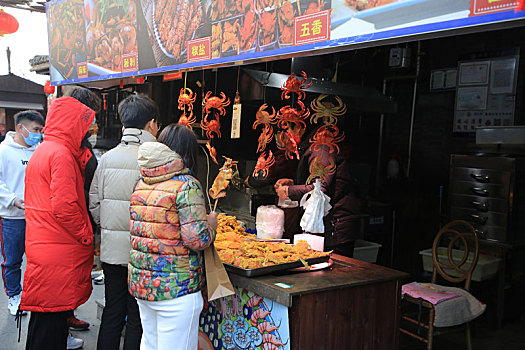 山东省日照市,上百种特色小吃让人欲罢不能,这个旅游小镇春节热闹的堪比赶年集