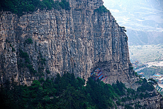 北岳恒山藏于群山间的大大小小的各式寺院庙宇