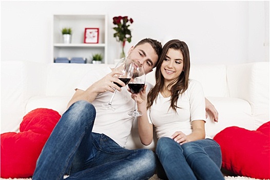 浪漫,情侣,喝,葡萄酒,在家