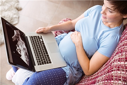 孕妇,笔记本电脑