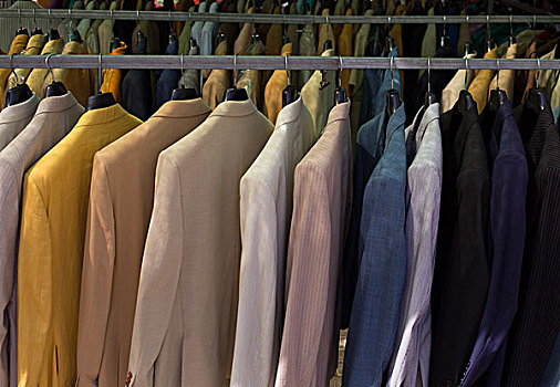 彩色,男性,套装,排,衣架