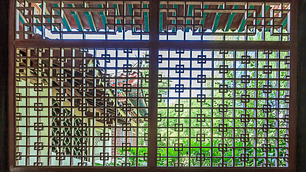 中式传统木格窗户,济南趵突泉景区中式建筑