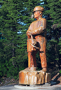 加拿大不列颠哥伦比亚省温哥华市格劳斯山林区的伐木工木雕