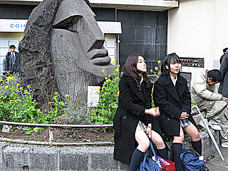 学生,坐,雕塑,正面,涩谷,车站,东京,日本