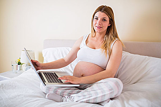 孕妇,使用笔记本,电脑,在家