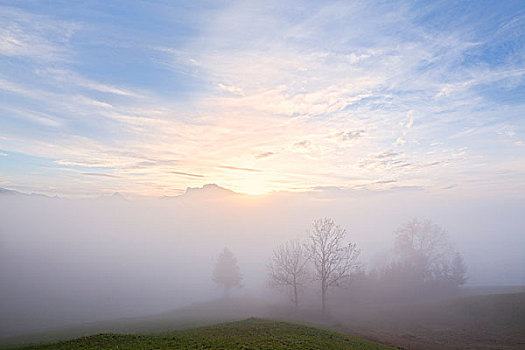 日落,雾,奥地利