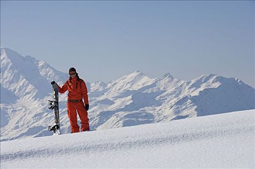 女性,滑雪板玩家,姿势,雪地