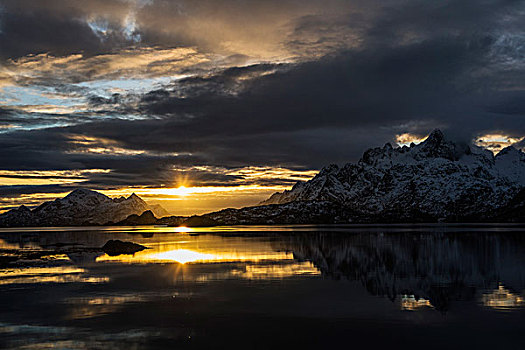 日落,罗弗敦群岛,挪威,欧洲