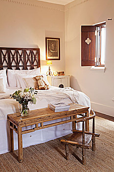 卧室,简单,木桌子,乡村,椅子,脚,床