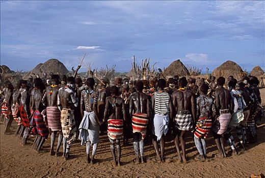 男人,握手,圆,女人,跳舞,乡村,小,生活方式,奥莫河,西南部,埃塞俄比亚,著名,精致