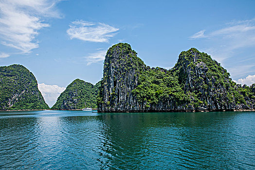 越南广宁鸿基市下龙湾海上石林