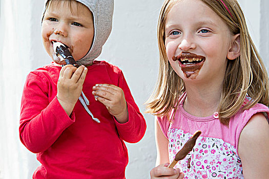 女性,幼儿,姐妹,吃,巧克力,冰淇淋