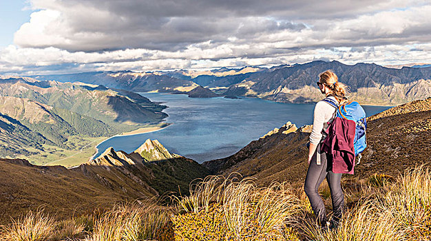 女性,远足,看,湖,山景,顶峰,奥塔哥,南岛,新西兰,大洋洲